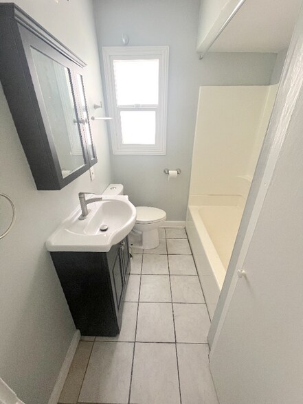 Building Photo - 2403 Louella Ave