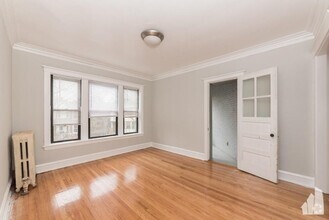 Building Photo - 3 bedroom in Chicago IL 60660