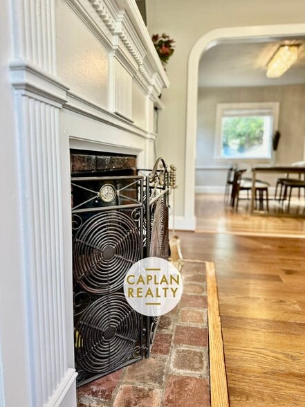 Building Photo - 86 Roydon Rd