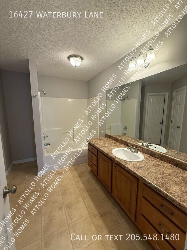 Building Photo - 16427 Waterbury Ln