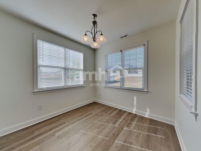 Building Photo - 166 Sequoia Dr