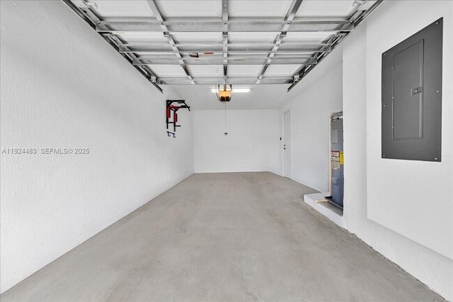 Building Photo - 1004 Willow Pl