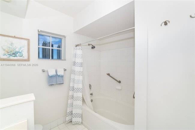 Building Photo - 17150 N Bay Rd