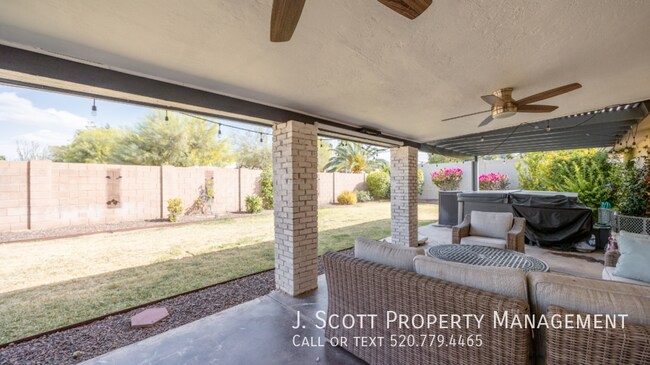 Building Photo - 9059 N Arroya Vista Dr