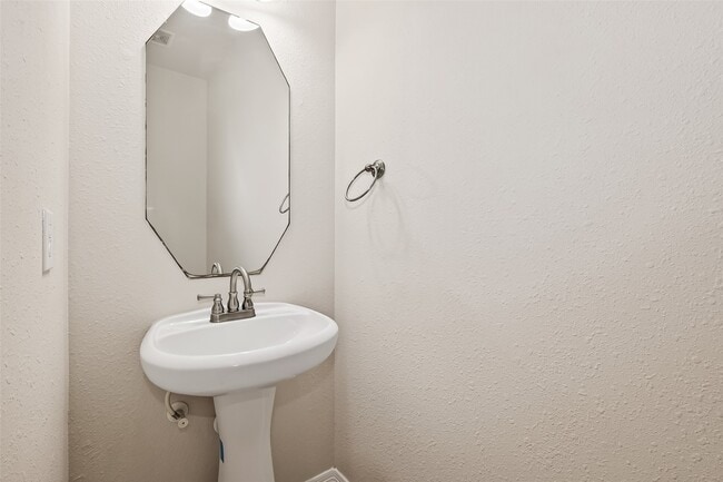 Building Photo - 24526 Avellino Ct