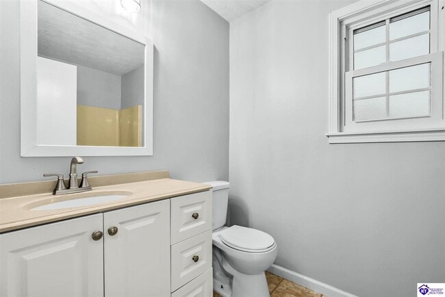 Building Photo - 215 Darrell Dr