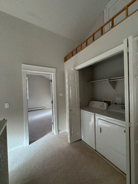 Building Photo - 2025 Mathews St