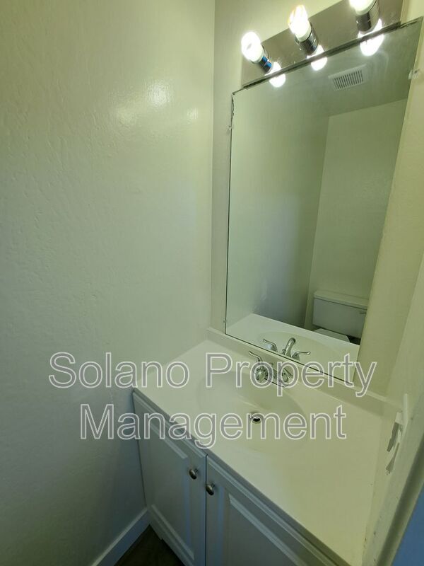 Building Photo - 145 Del Rey Ct