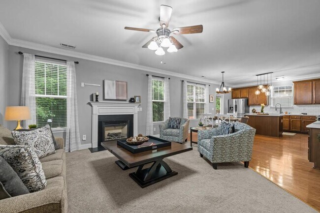 Building Photo - 552 Stobhill Ln