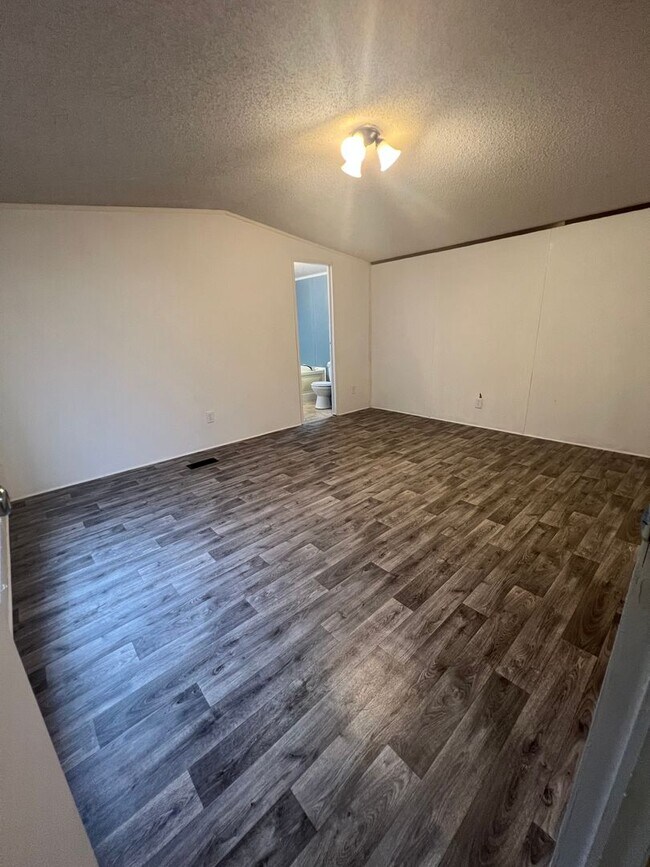 Building Photo - 3 Bedroom 2 Bath Mobile Home located in South Lake Charles