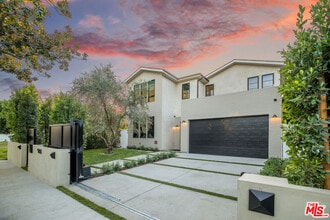 Building Photo - 4433 Kraft Ave