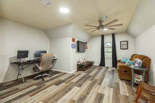 Building Photo - 400 S Amherst Dr