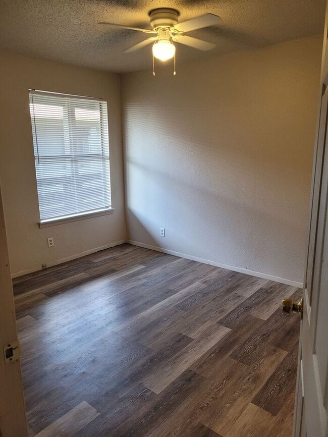Building Photo - $400 Move in special December 2024