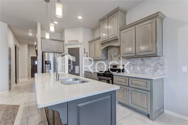 Building Photo - Gorgeous 3 Bedroom Home with Storm Shelter located in The Waters in Moore!! **All Appliances Incl...