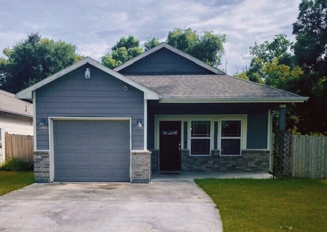 Primary Photo - 12019 21st St
