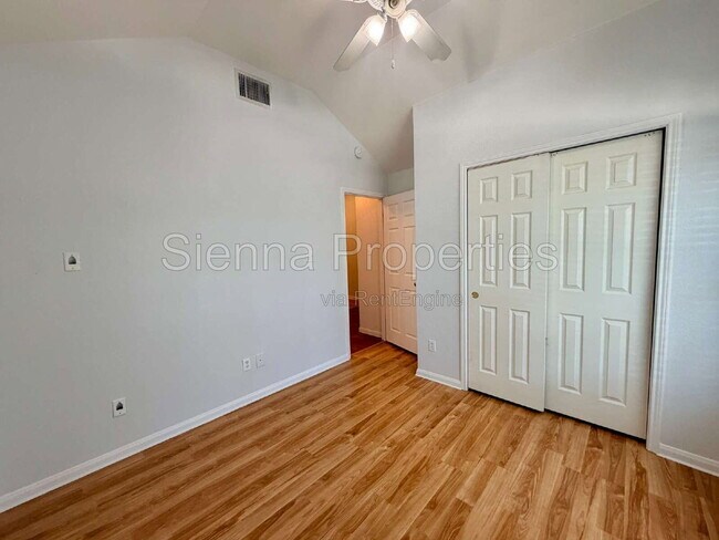 Building Photo - 1517 Hawk Dr