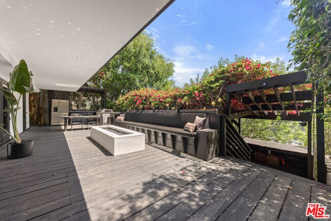 Building Photo - 2300 Ronda Vista Dr