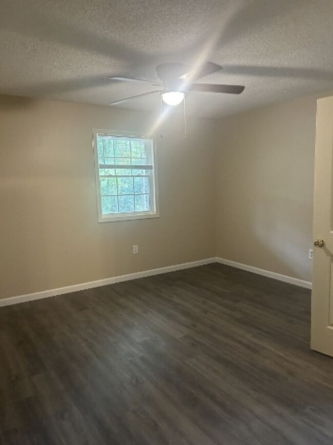 Building Photo - 2/1 Available November 1st
