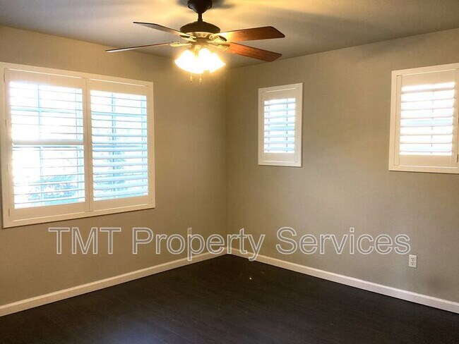 Building Photo - 530 Candela Cir