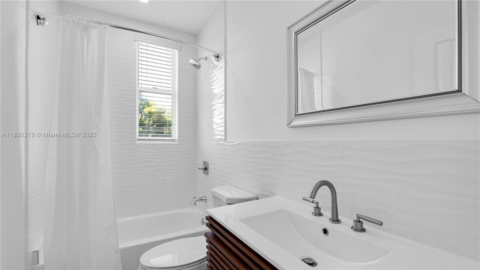 Building Photo - 3823 Thomas Ave
