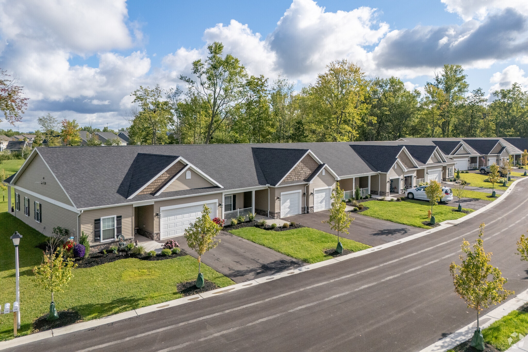 Building Photo - Mission Hills Villas