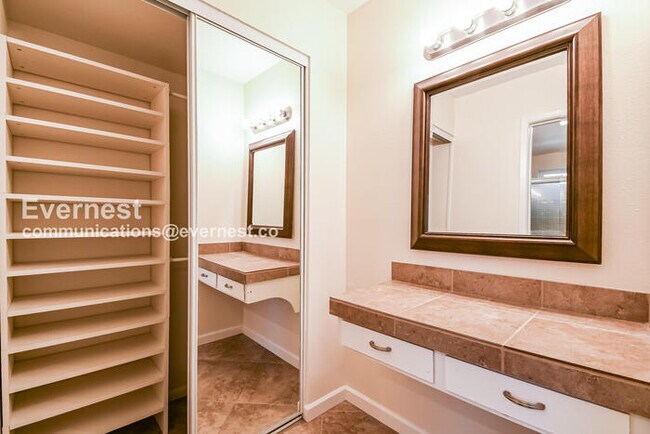 Building Photo - 8726 E Bonnie Rose Ave