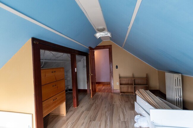 Building Photo - 4 Bedroom house conveniently located in Florence