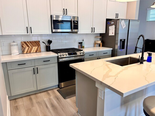Building Photo - 958 Highland Sound Ln