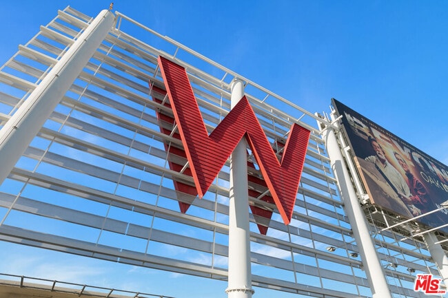 Building Photo - 6250 Hollywood Blvd