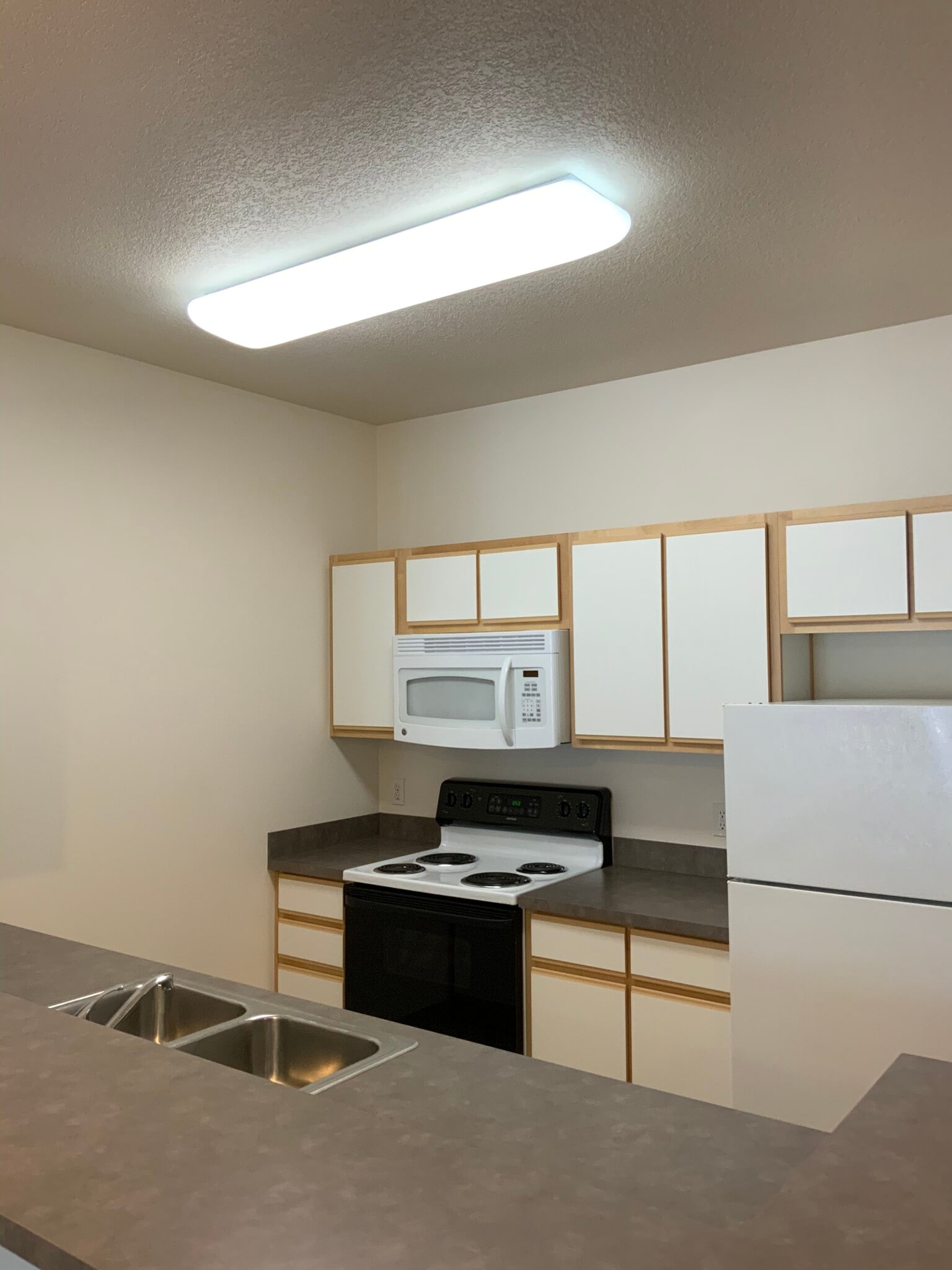 Building Photo - Willamette Estates