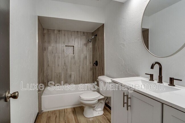 Building Photo - 612 NW 139th St