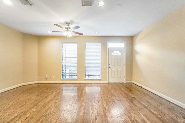 Building Photo - 2406 Calumet St
