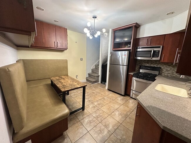 Building Photo - 2B1B three story town house with finished basement