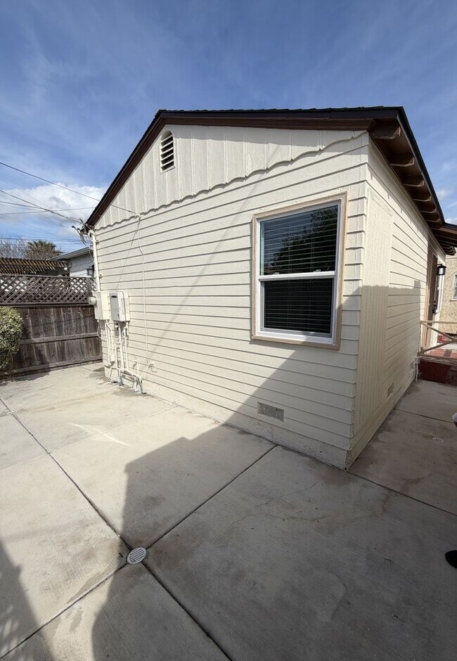 Building Photo - 4832-4834 Kansas St