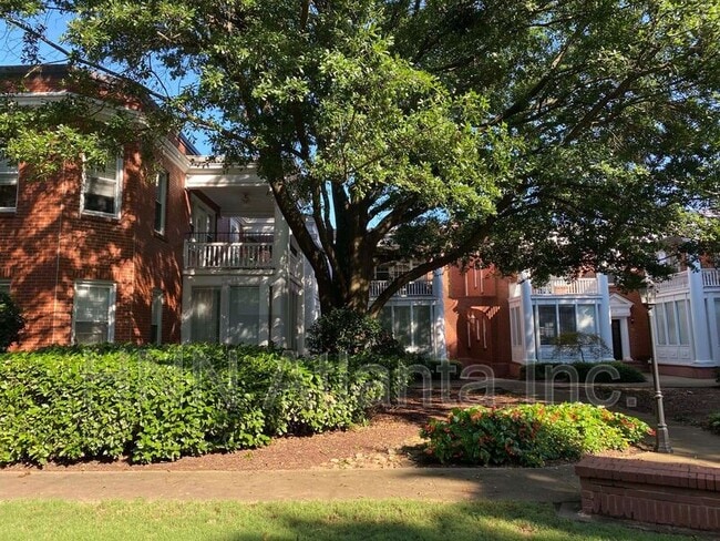 Building Photo - 872 Briarcliff Rd