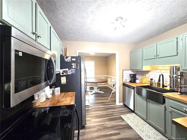 Building Photo - 6873 Brasswood Dr