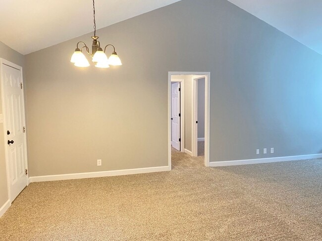Building Photo - Newly remodeled 3 Bdr 2 Bath conveniently ...