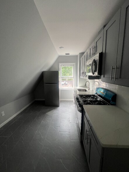 Building Photo - 54 9th Ave