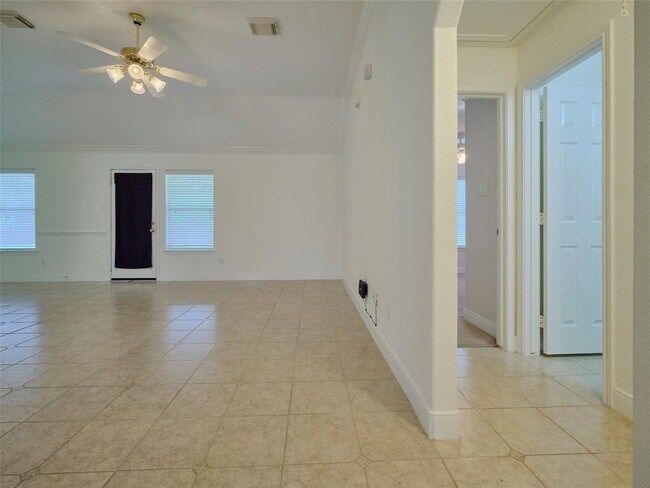 Building Photo - 10611 Alex Dr