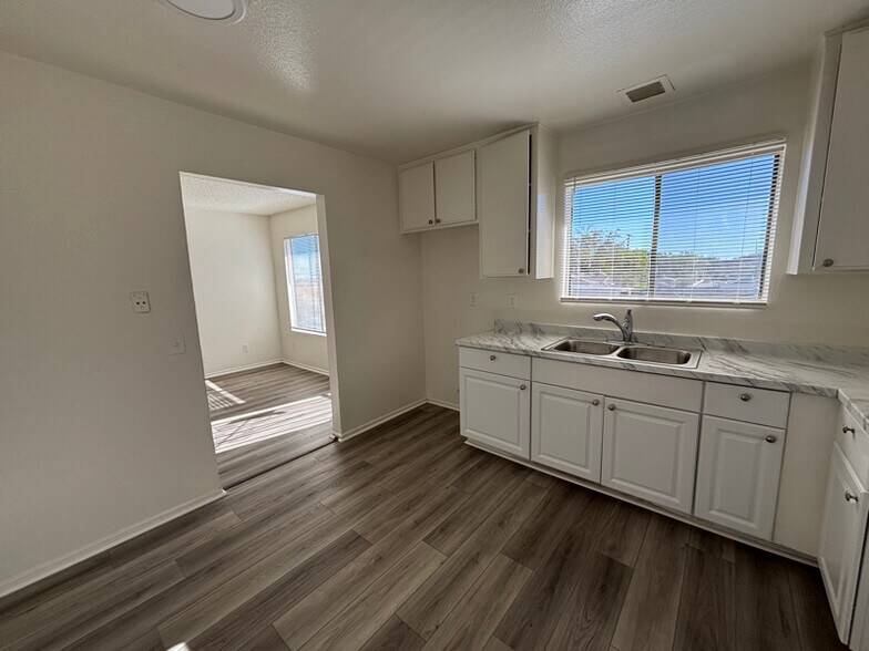 Building Photo - 1134 E Ave Q