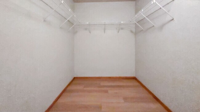 Building Photo - 5BR/3BA End Unit with Greenbelt View in Lynnwood with A/C!
