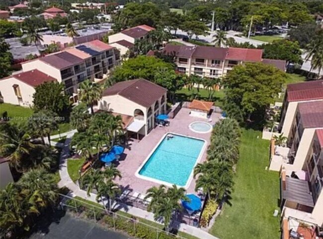 Building Photo - 4000 Del Rio Way