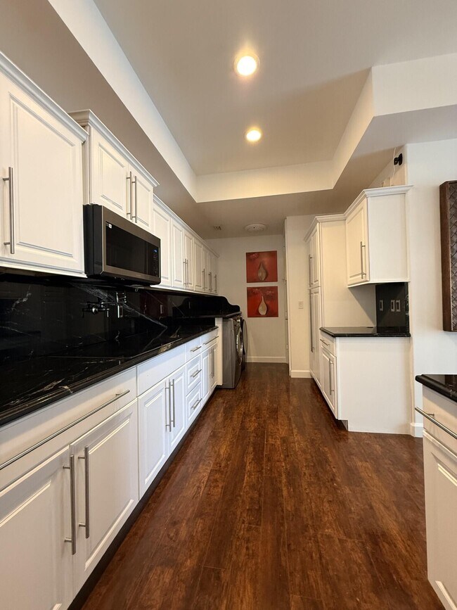 Building Photo - 10440 SW Stephanie Way