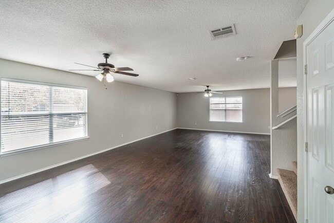 Building Photo - 4956 Thorn Hollow Dr