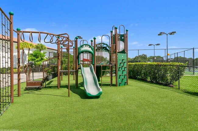 Building Photo - 23 Lexington Ln W