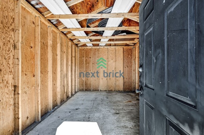 Building Photo - 2 BED & 1.5 BATH DUPLEX FOR RENT