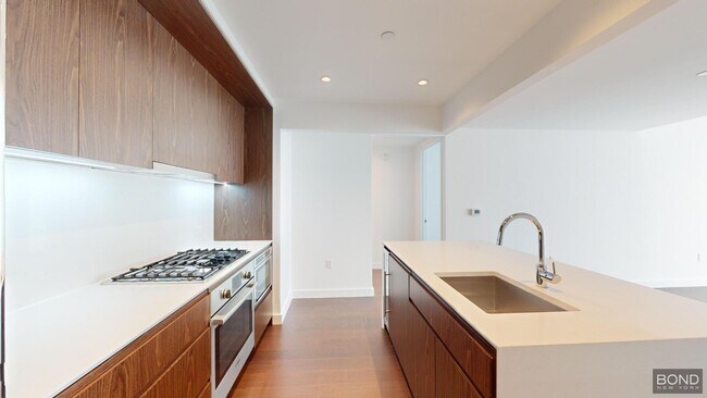 Primary Photo - 635 W 59th St