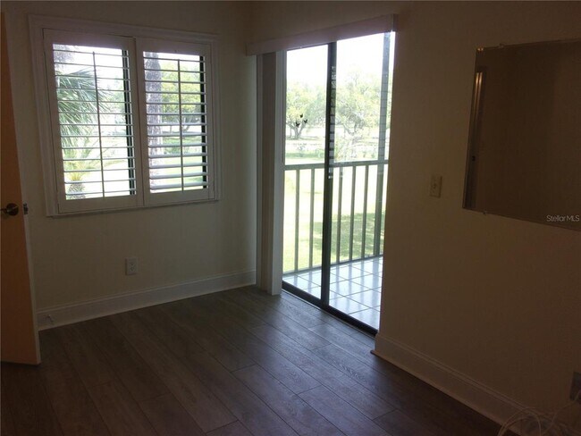 Building Photo - 132 E Cypress Ct