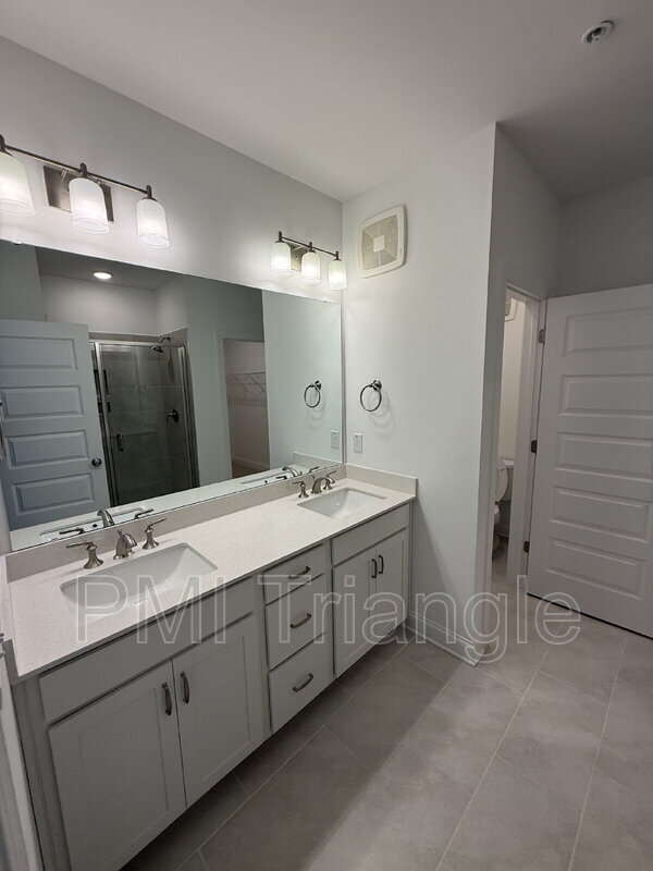 Building Photo - 1215 Shaw View Aly