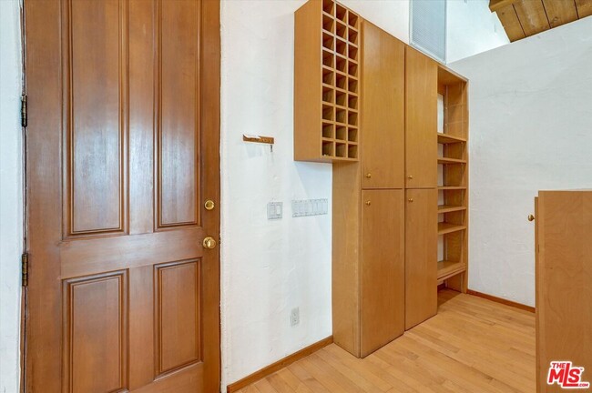 Building Photo - 3916 Rambla Orienta